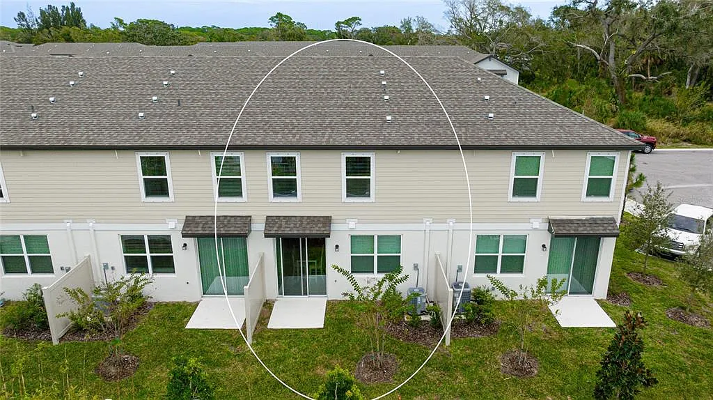 3 bed, 2.5 bath, 1450 sqft, $2,400 — Photo 2