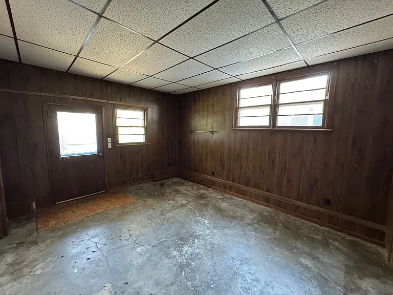 804 E Clark St — Photo 18