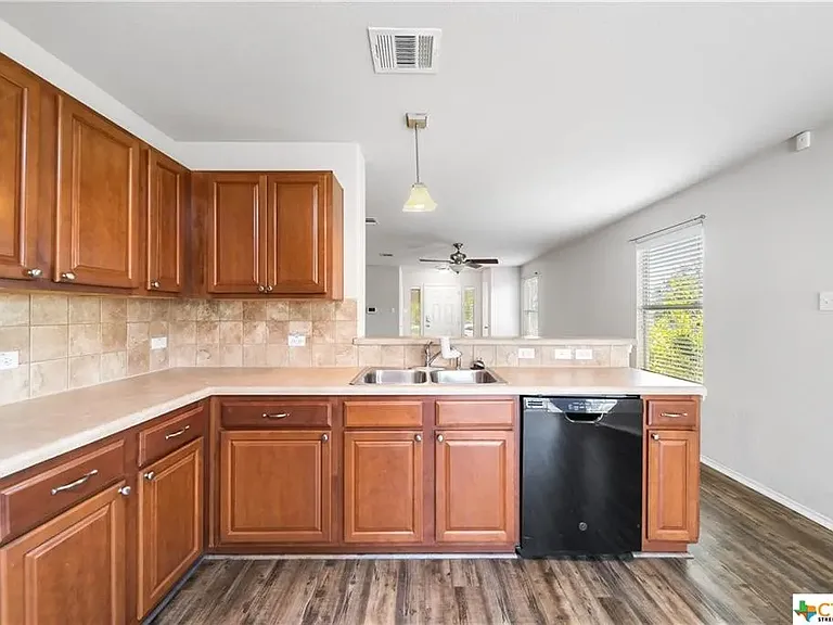 313 Wimberley St — Photo 17
