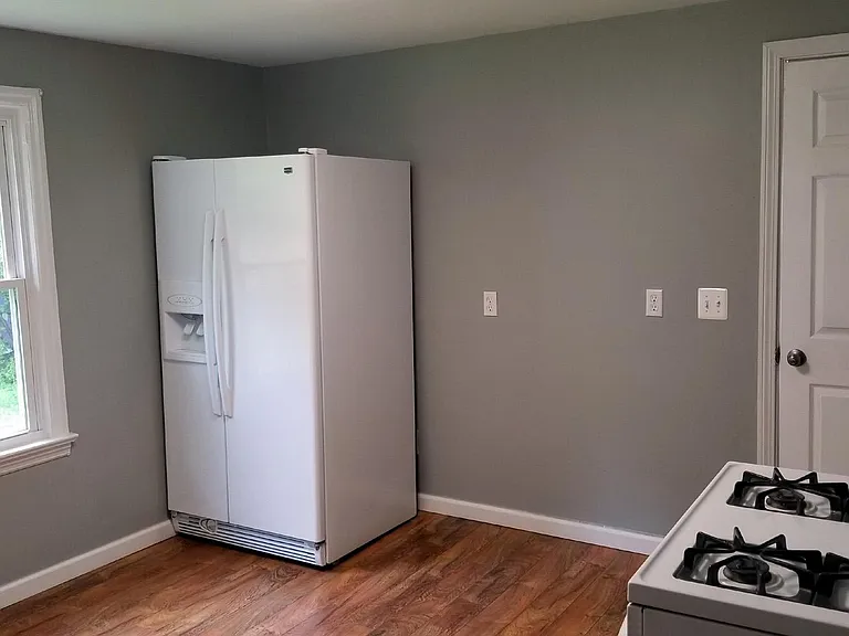 202 Edden Ln — Photo 3