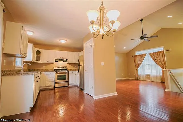 2054 Pinecrest Dr — Photo 3