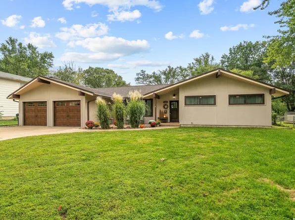 1121 W 27th Ter, Lawrence, KS 66046