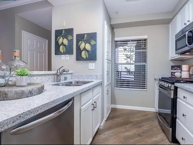180 Caldecott Ln — Photo 8
