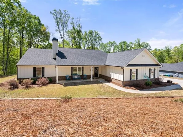 561 Oconee Ln, Commerce, GA 30529