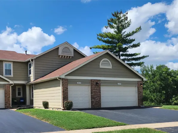 12073 Autumn Lakes Dr, Maryland Heights, MO 63043