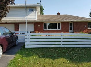 9828 Military Rd, Dubuque, IA 52003