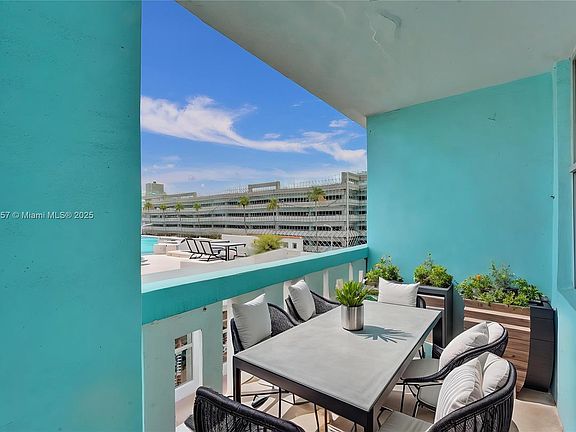 4th image of 701 Collins Ave APT 4D