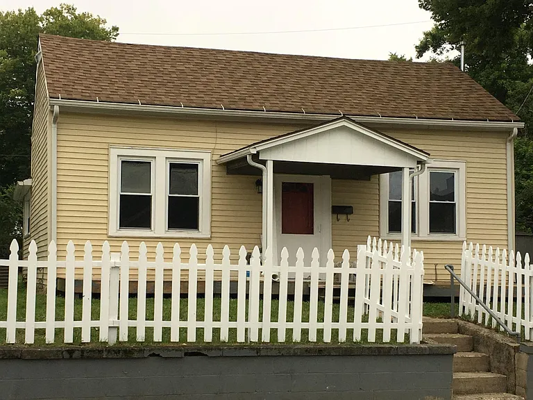 928 Jefferson St — Photo 2