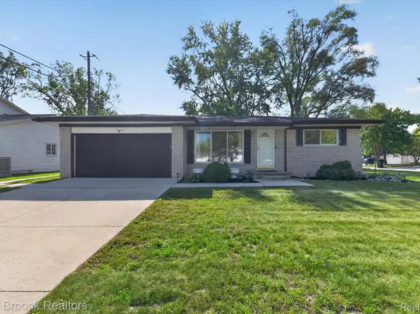 2504 Crofthill Dr, Auburn Hills, MI 48326