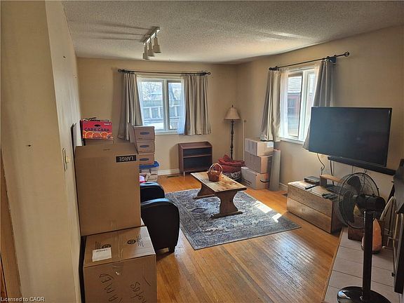 5th image of 59 Matthew St E