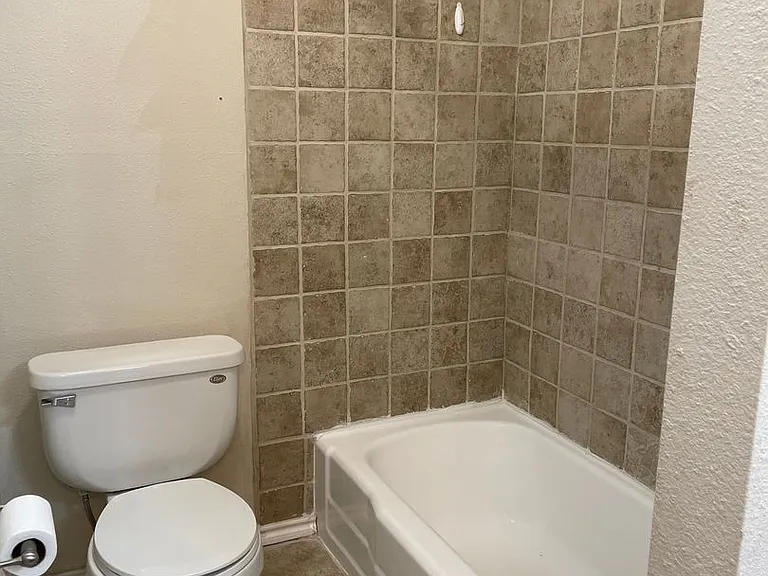 4302 S 7th St — Photo 25