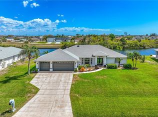 905 NW 28th Pl, Cape Coral, FL 33993