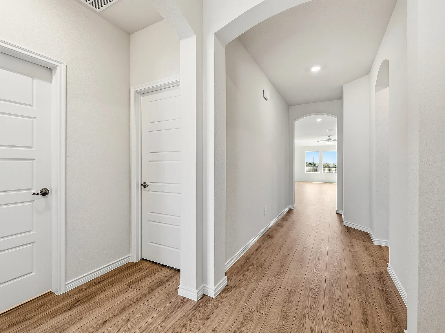 4 bed, 2038 sqft, $2,650 — Photo 4