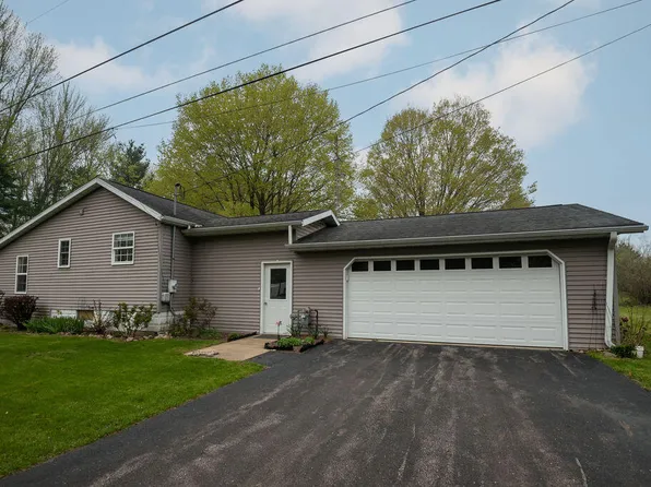 10872 Kings Ln, Berrien Springs, MI 49103