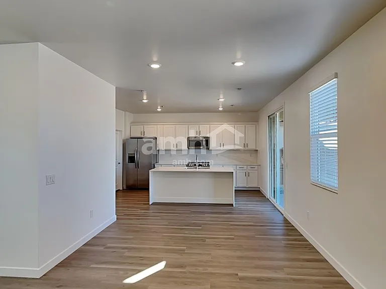 8225 S 21st Dr — Photo 5