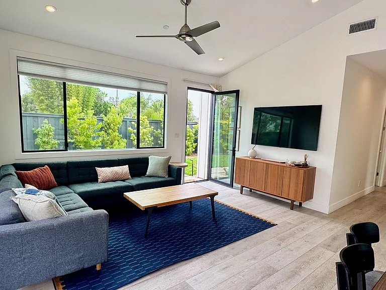 1333 Lake Dr — Photo 7