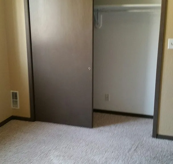 3017-3037 Viking Dr — Photo 13