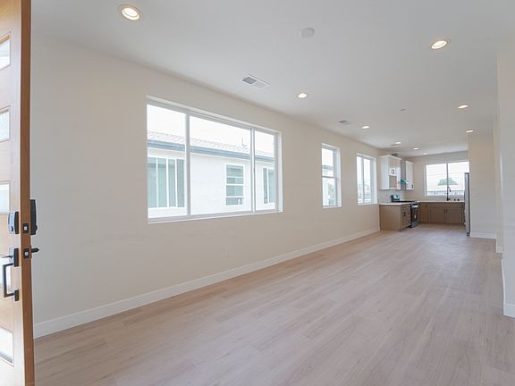 2nd image of 630 N Juniper St Unit 628