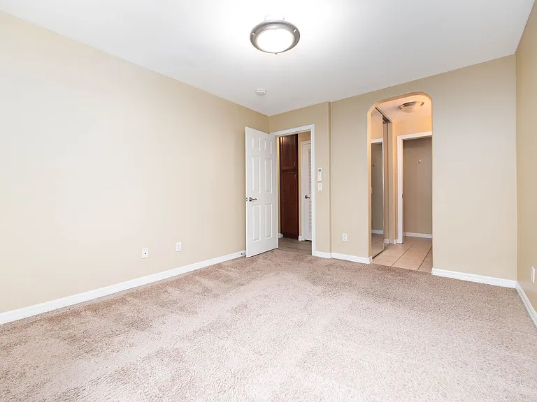 5252 Balboa Arms Dr #172 — Photo 10