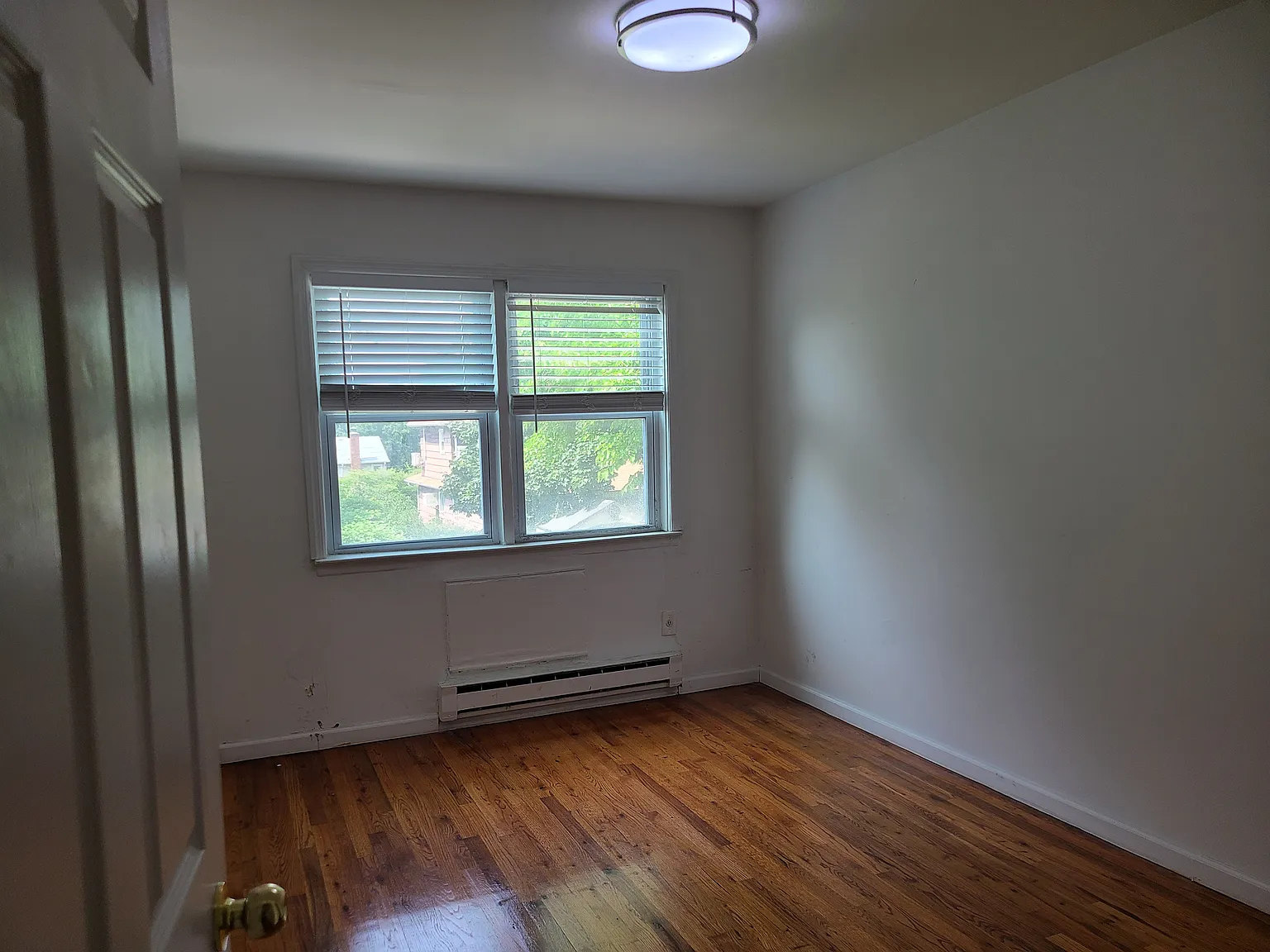 3 bed, 1000 sqft, $3,200 — Photo 4