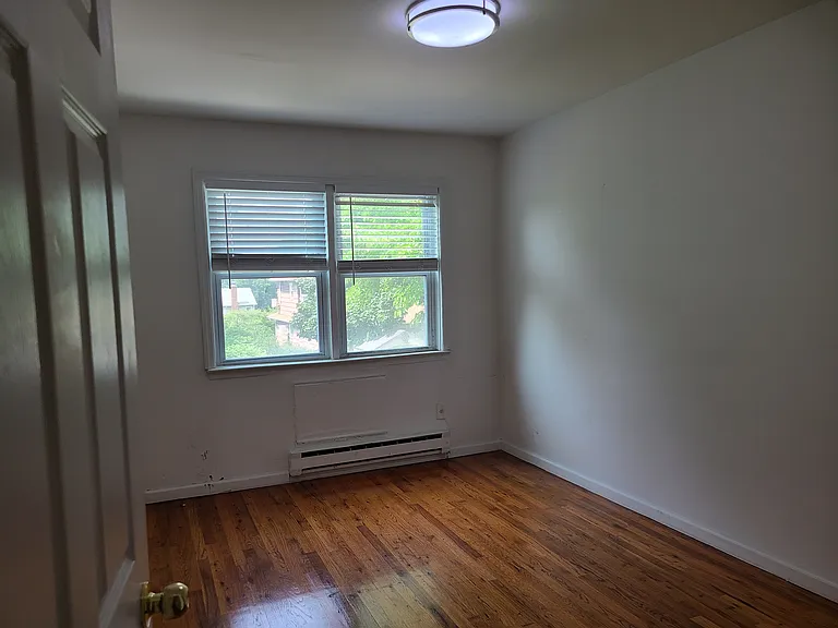 41XX Little Neck Pkwy #2 — Photo 5