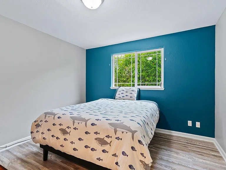 531 Dufour St — Photo 13
