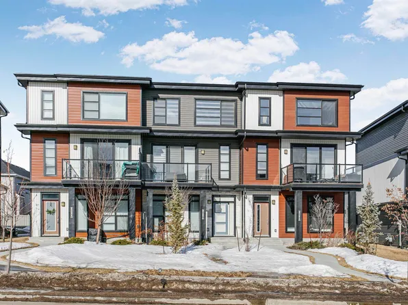 8280 Chappelle Way SW, Edmonton, AB T6W 3Y5