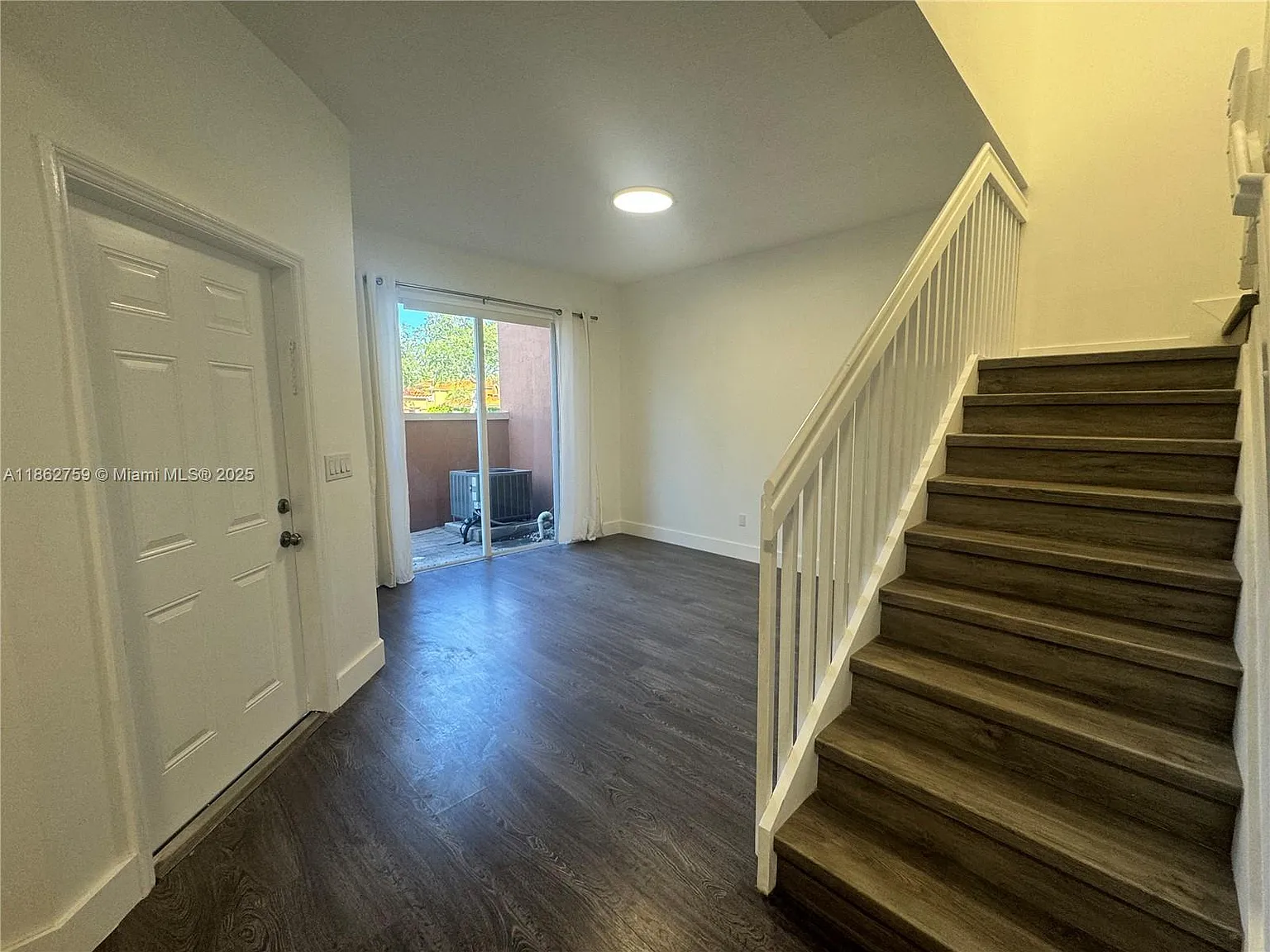 3 bed, 1391 sqft, $2,900 — Photo 4