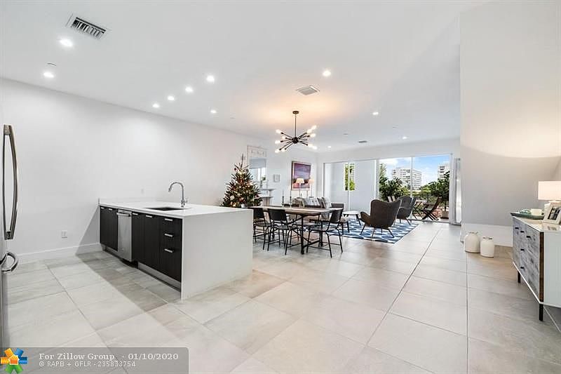 1st image of 1025 NE 18th Ave #303