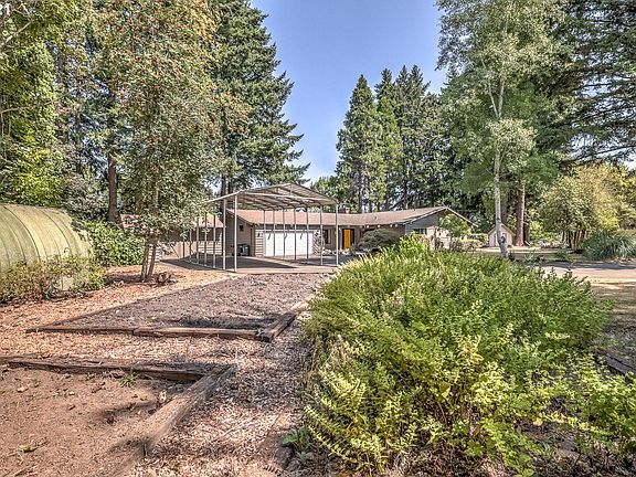 5th image of 330 SE 21st Pl