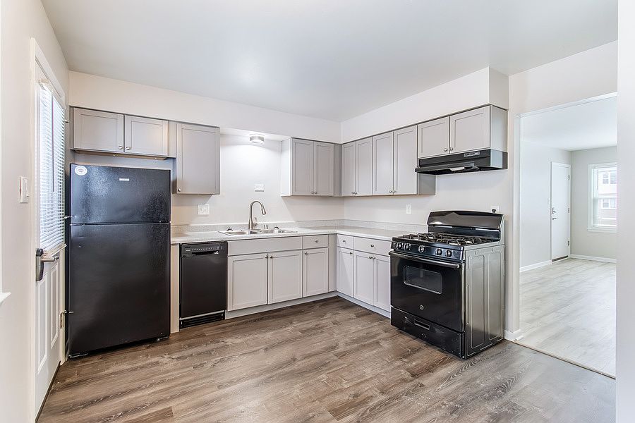 1st image of 147 S Grand Ave #2