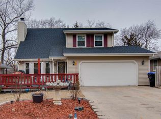 3835 SW Cambridge Ave, Topeka, KS 66610