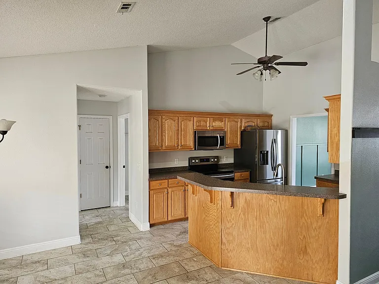 2202 Hagood Loop — Photo 4
