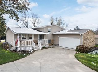3052 Lee Knoll St NE, Hartville, OH 44632