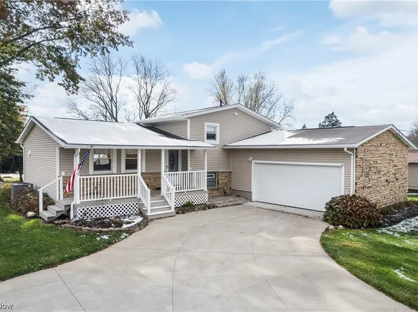 3052 Lee Knoll St NE, Hartville, OH 44632