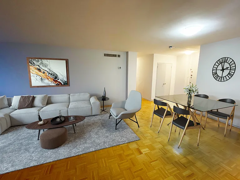 50 Alexander St — Photo 22