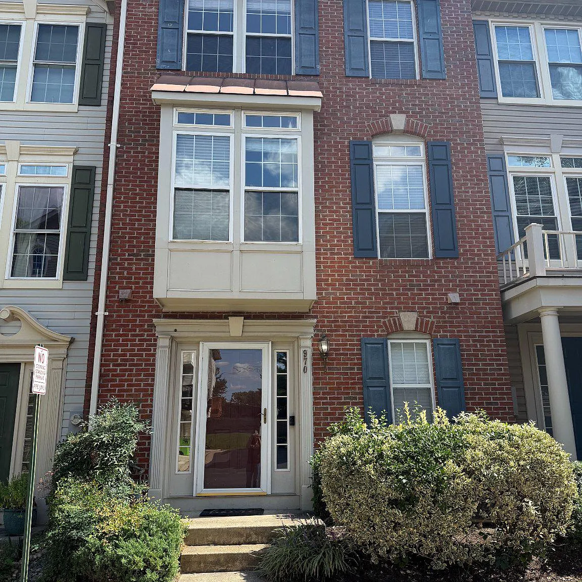 3 bed, 2.5 bath, 1906 sqft, $3,800 — Photo 2