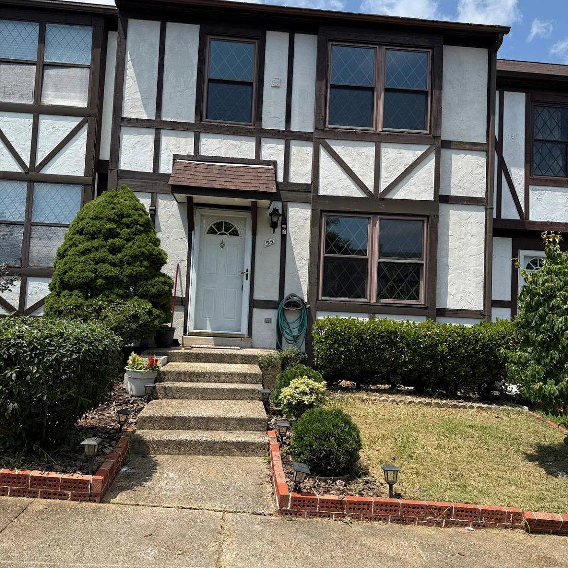3 bed, 2.5 bath, 1900 sqft, $2,995 — Photo 1