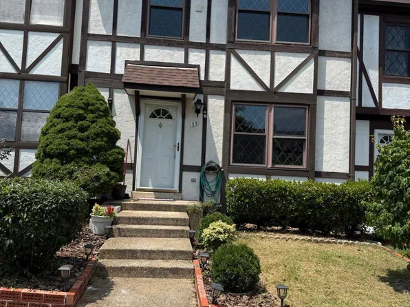 55 Millard Ct, Sterling, VA 20165