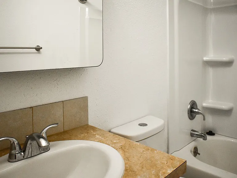 Casa Grande Apartments — Photo 15