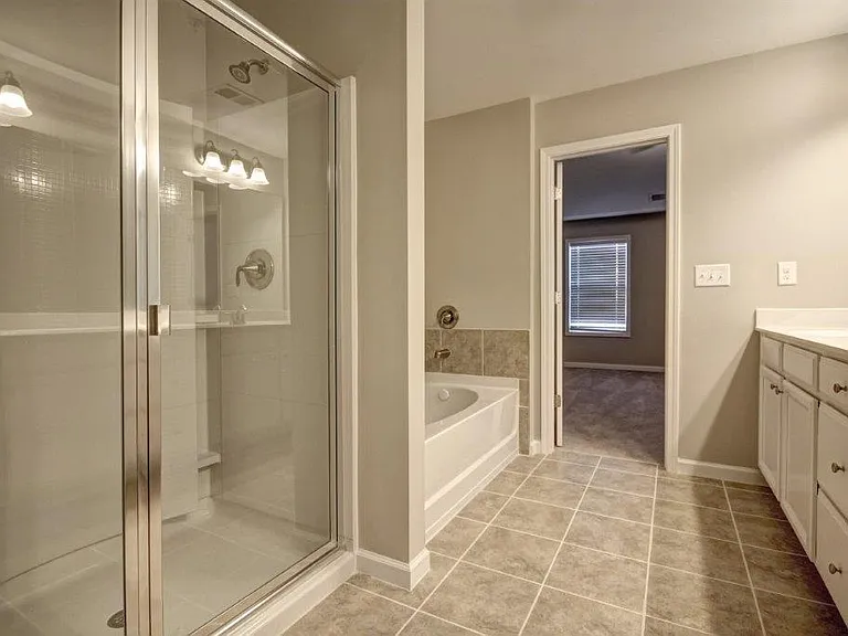 521 Coral St — Photo 17