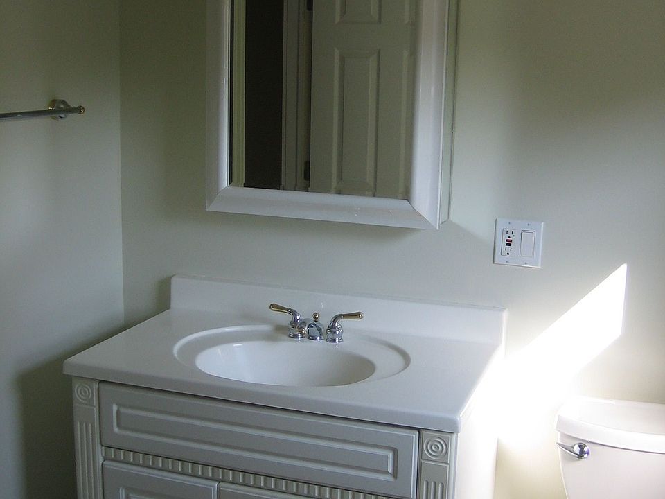 2nd image of 137 Tooker Ave