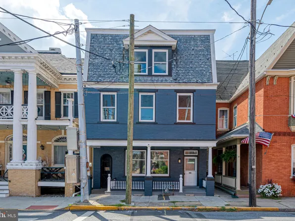 6 N Charlotte St, Manheim, PA 17545