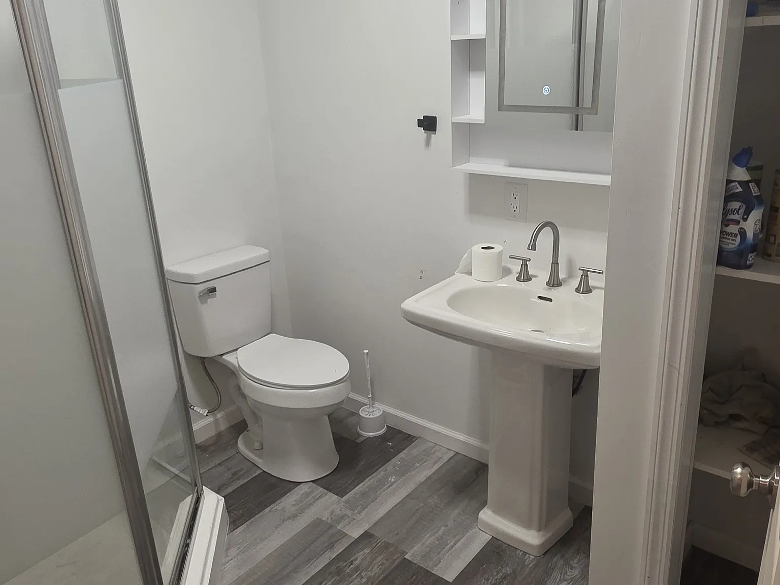 4 bed, $1,900 — Photo 2