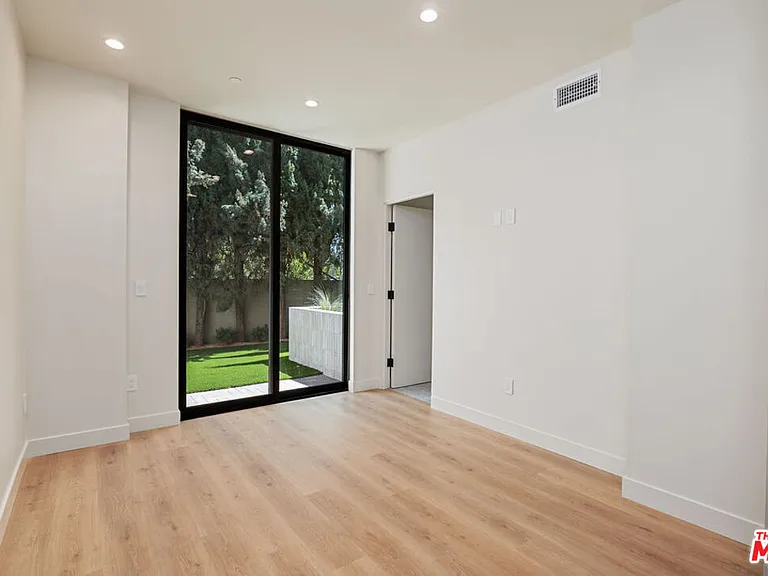 428 Arnaz Dr — Photo 5