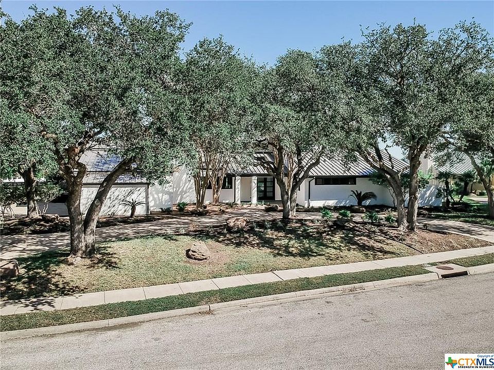 1st image of 106 Woodcreek Cir