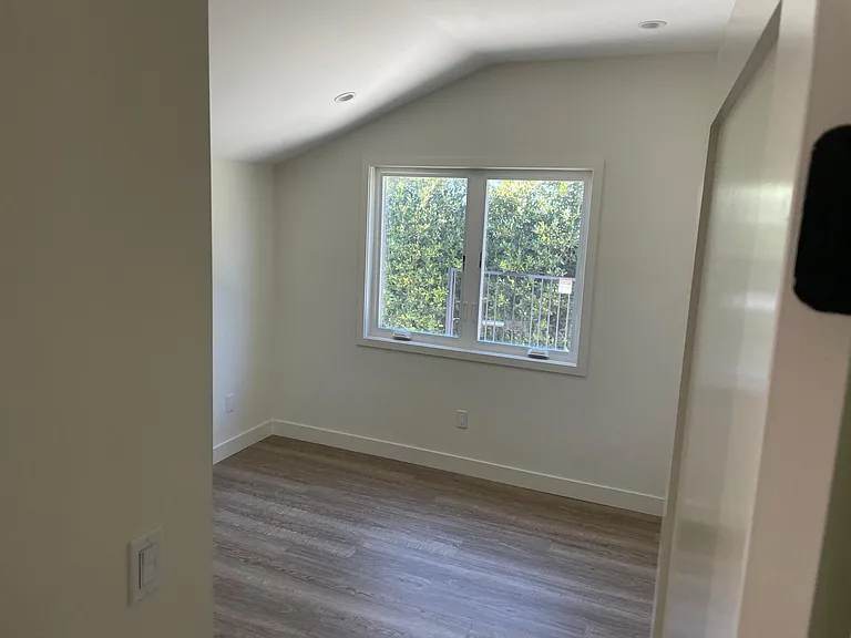 4121 Monroe St — Photo 8