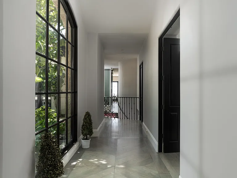 700 E Mountain Dr — Photo 18