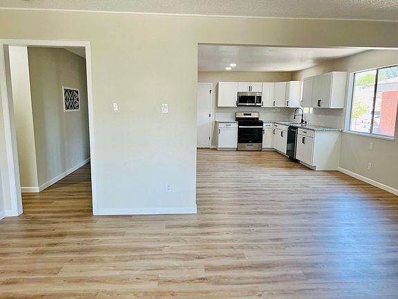 5th image of 2709 Pennsylvania St NE