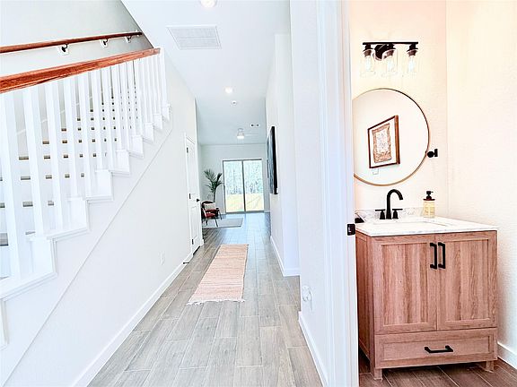 4th image of 1009 Spokane River Rd